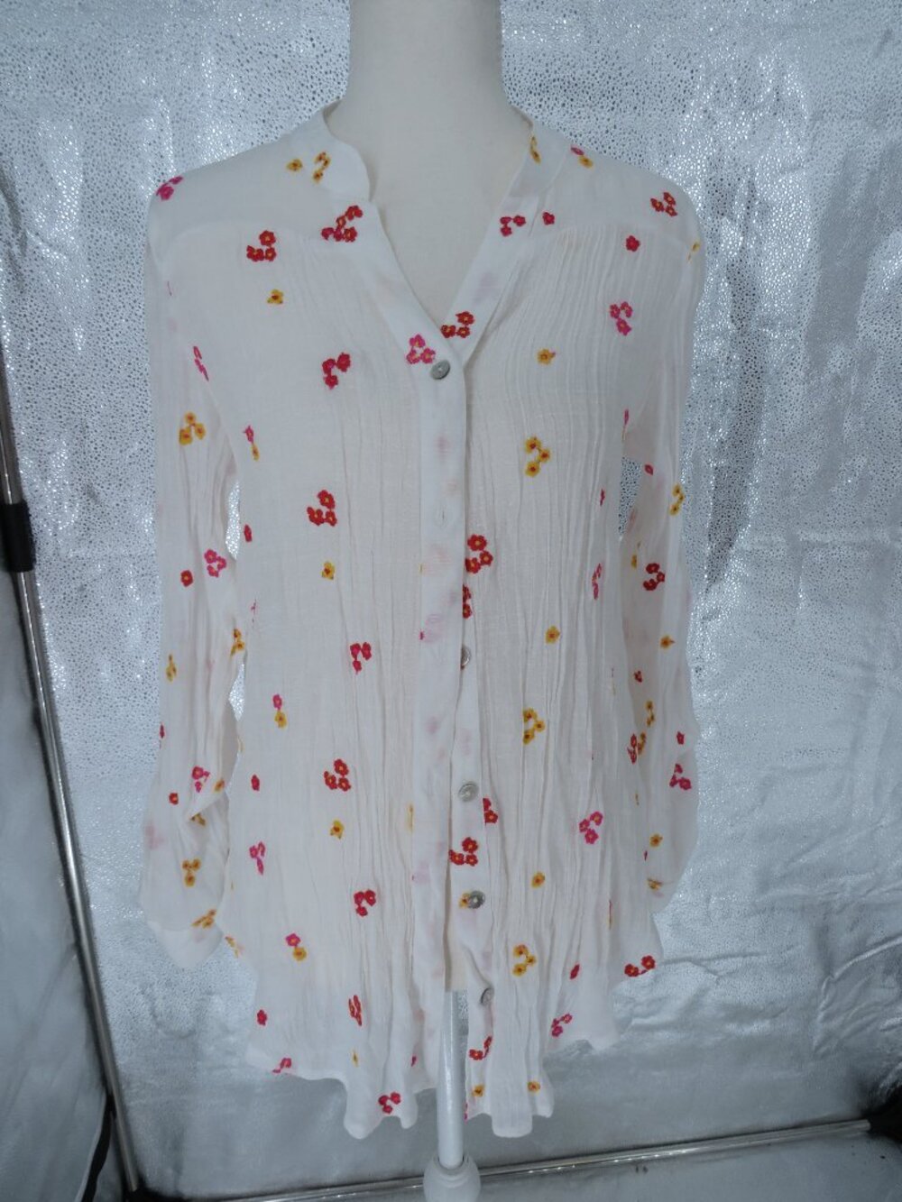 Rose & Everly White Floral Embroidered Crinkle Blouse – Cottagecore size small